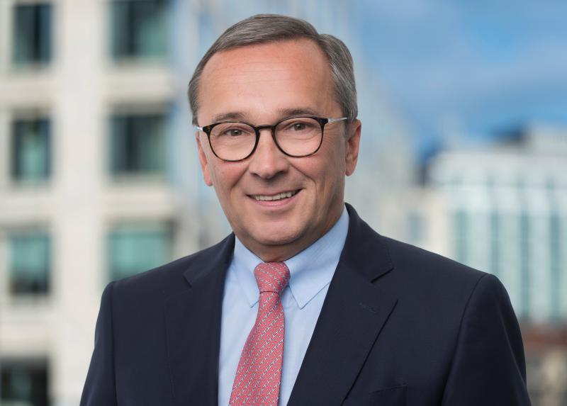 AESC Lifetime Achievement Award Presented to Thomas Becker AESC Lifetime Achievement Award Presented to Thomas Becker